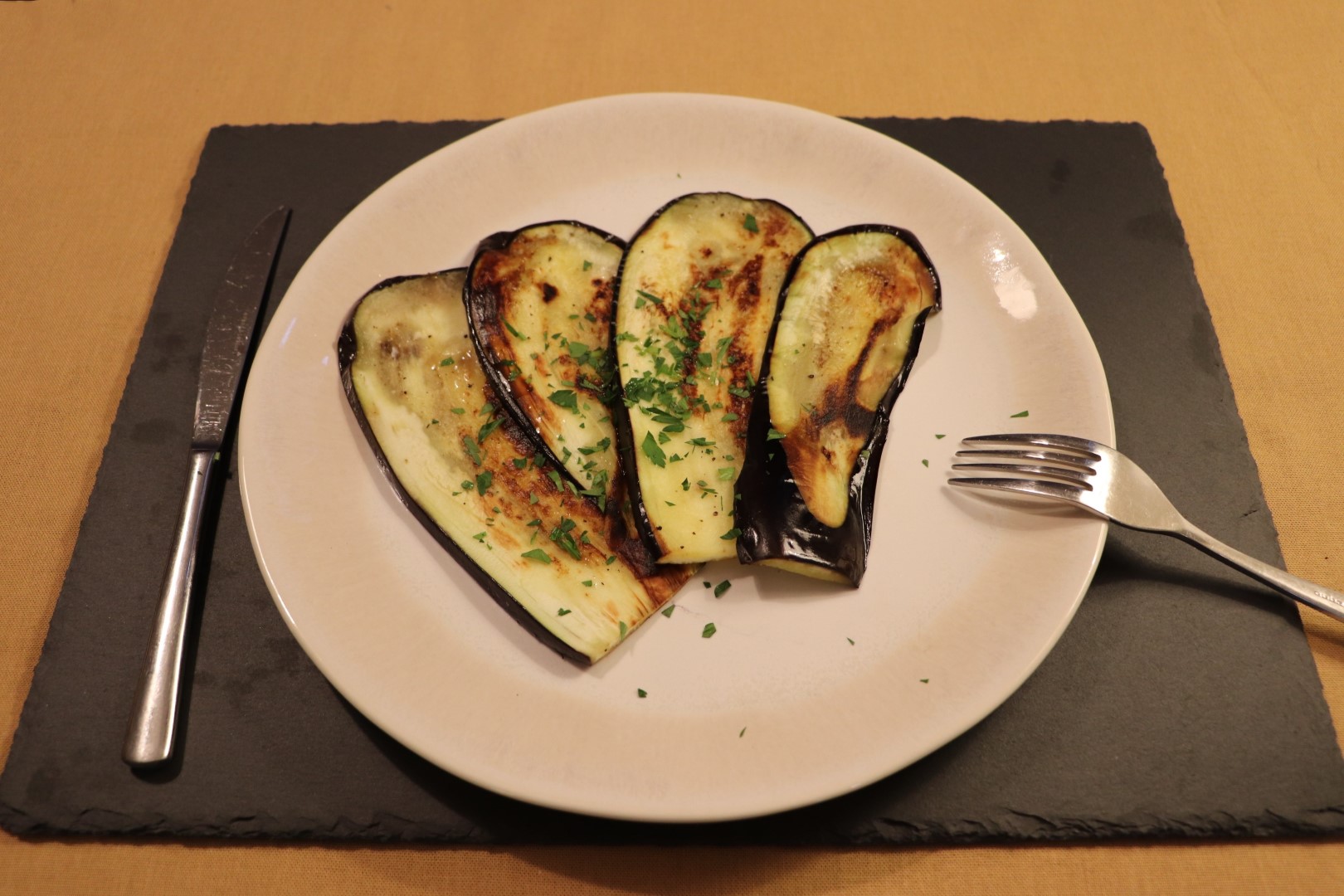 ricetta melanzane grigliate pronte nel piatto