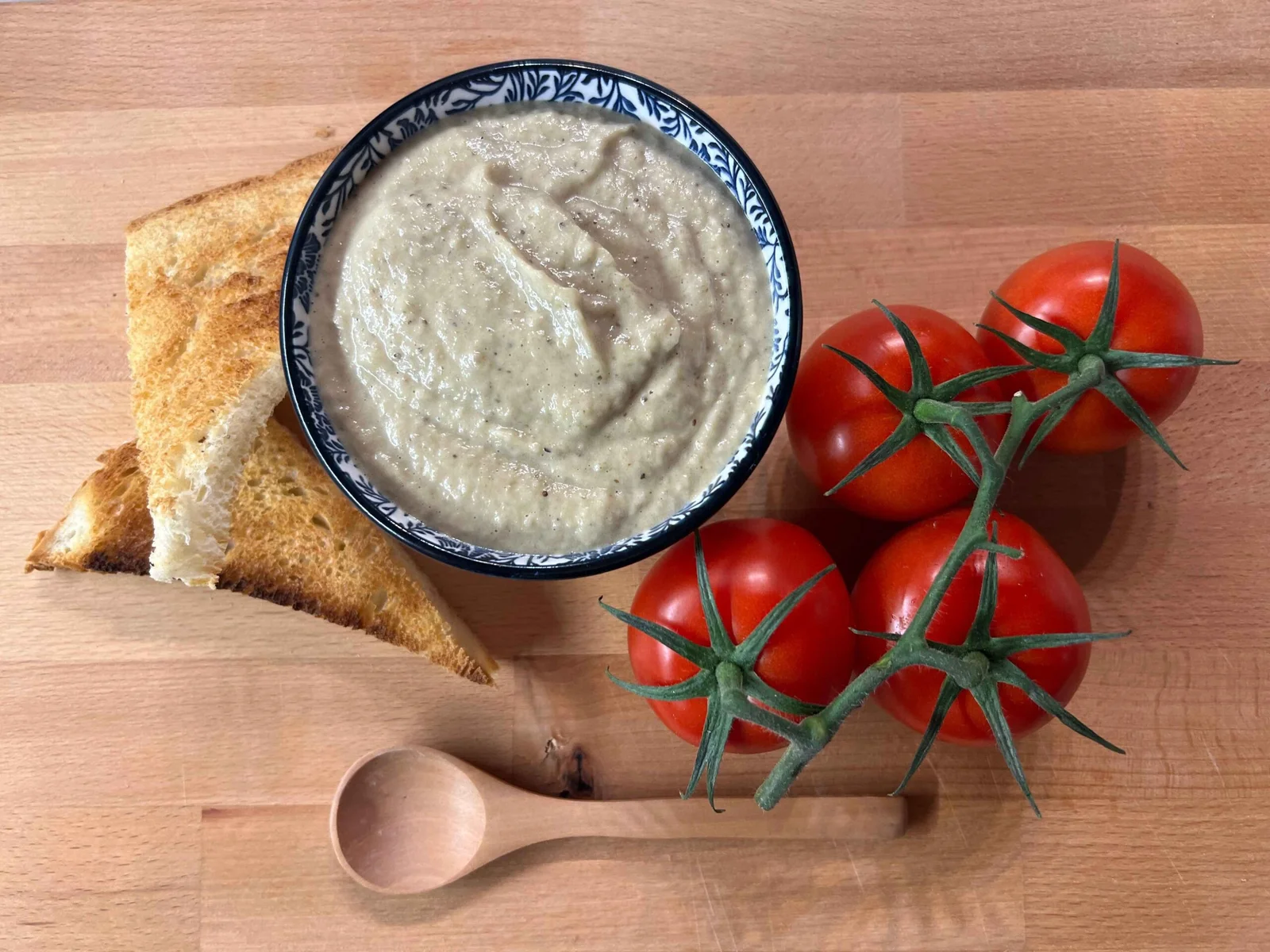 Crema di melanzane della Transilvania con maionese