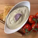 Crema di melanzane della Transilvania con panna acida