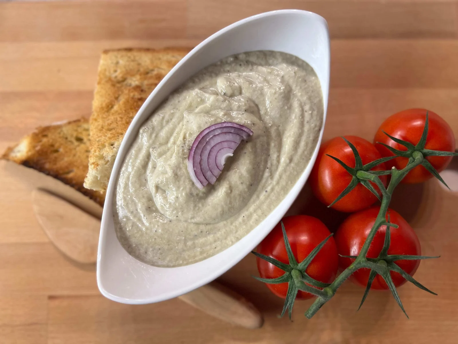 Crema di melanzane della Transilvania con panna acida