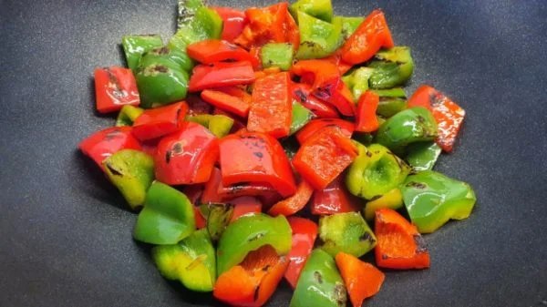 Peperoni californiani saltati