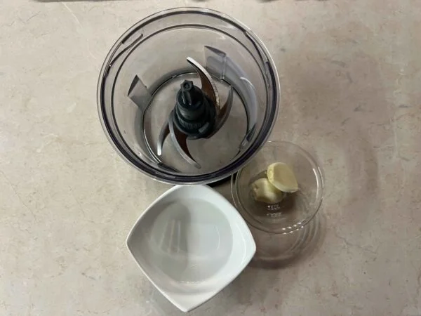 aglio per il rotolo di melanzana