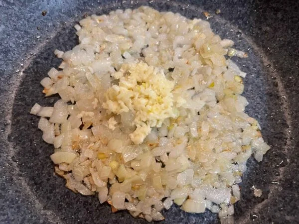 cipolla e aglio rosolati