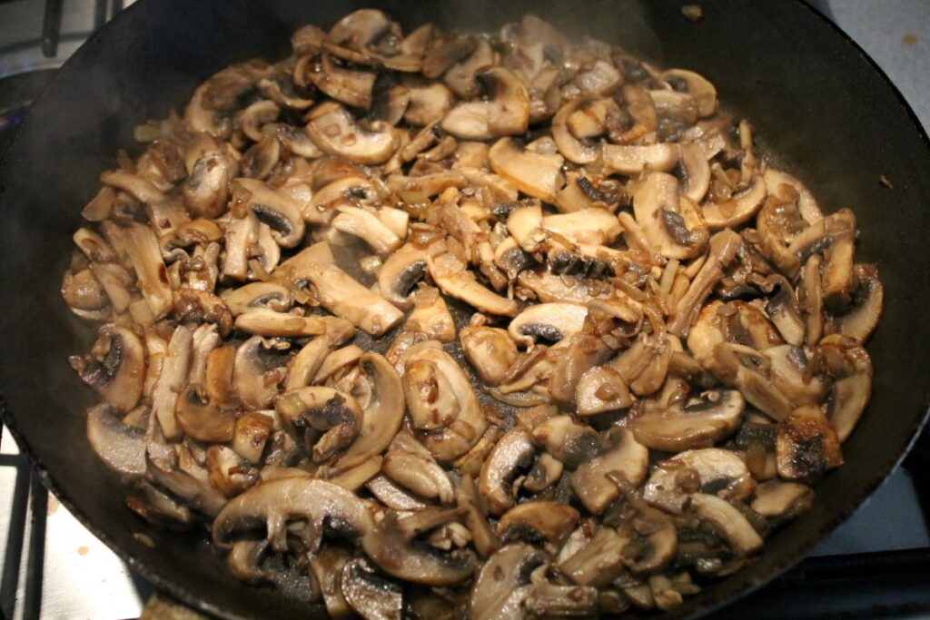 precottura dei funghi per lasagne vegane